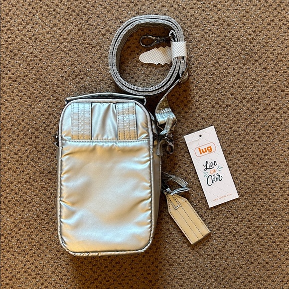 NWT Lug Skeeter Mini Bridge Crossbody with Puller in Metallic Silver - Picture 2 of 6